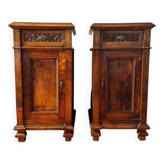 Pair of Italian bedside tables from the beginning of the 20th century in walnut