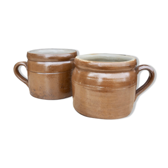 Duo of sandstone pots with handle