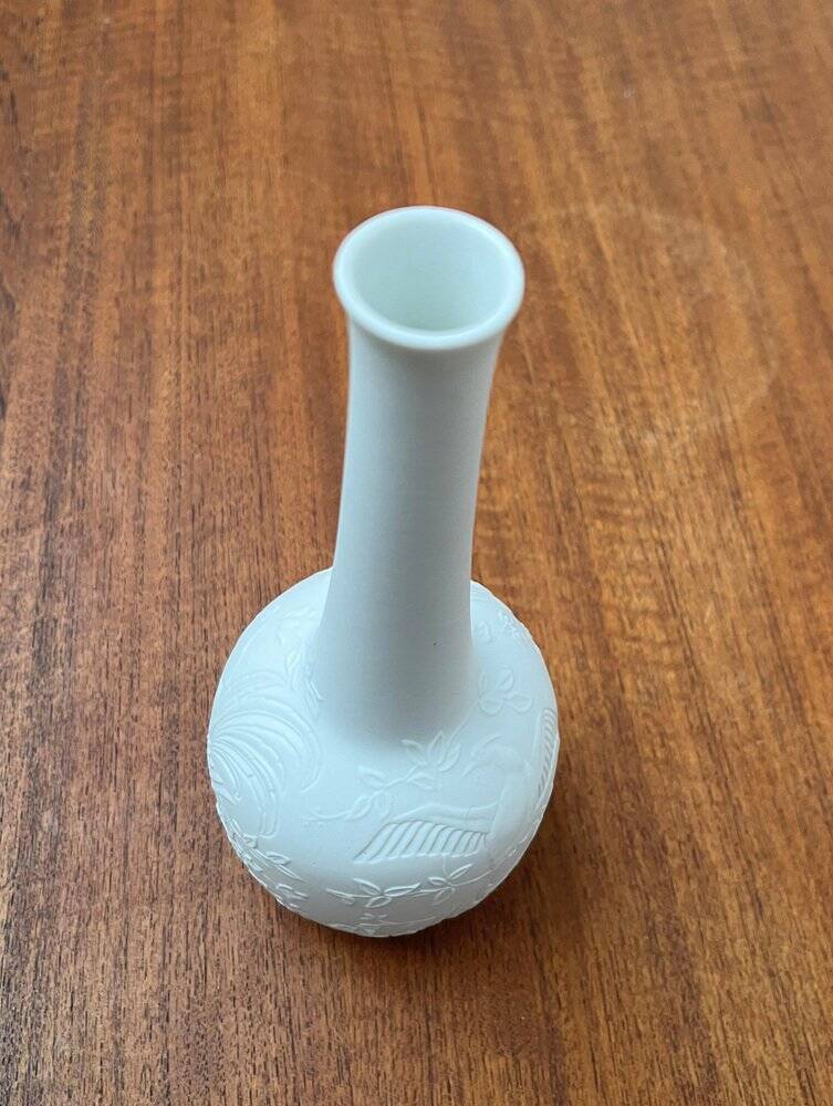 German white porcelain vase from the mid-century with bird motif by Kaiser, 1960s.