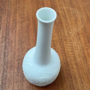 German white porcelain vase from the mid-century with bird motif by Kaiser, 1960s.