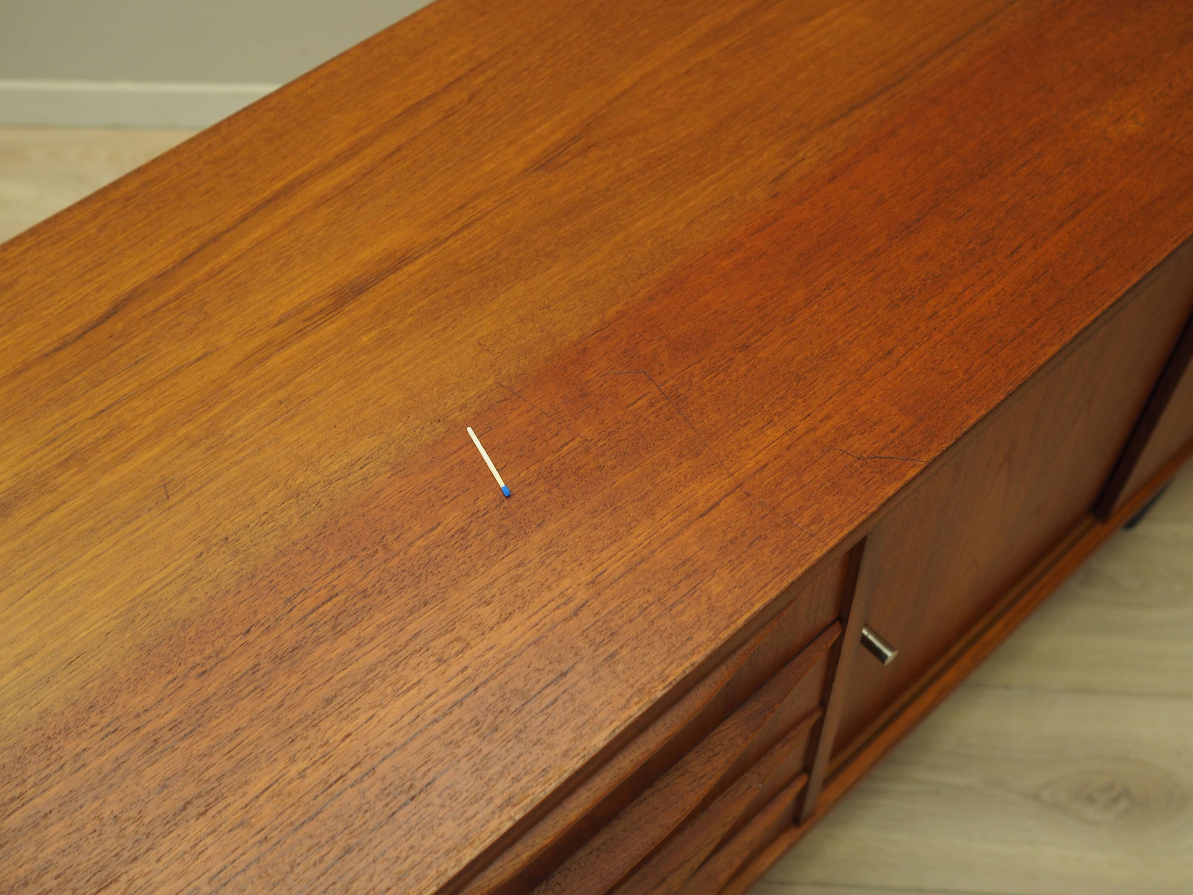 Enfilade en teck, design danois, années 1970, production : Danemark