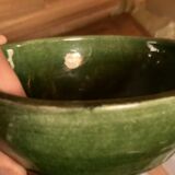 Bowl in green glazed earth