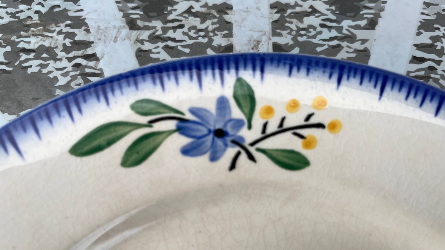 Set of 6 old Digoin flat plates