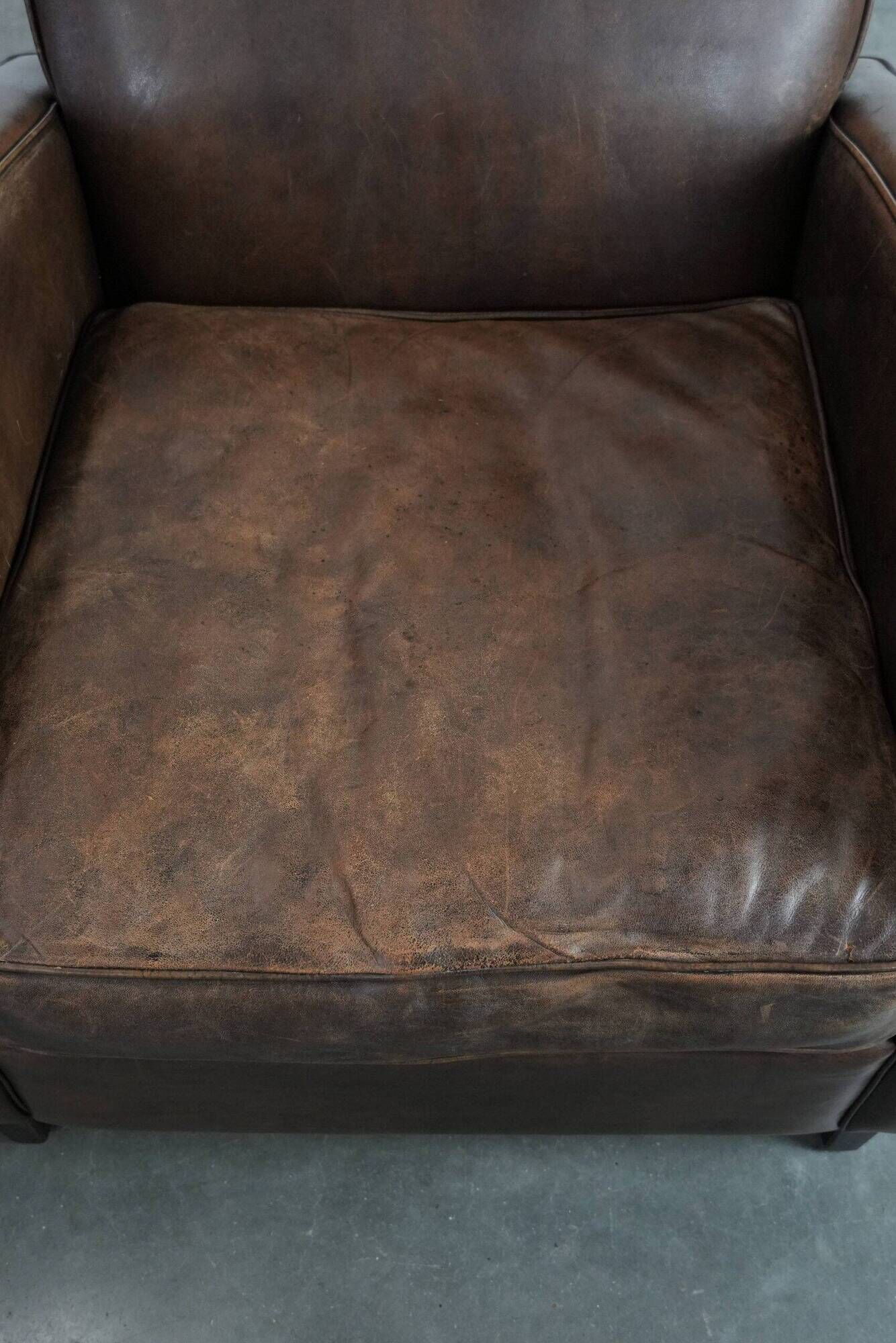 Elegant set of two sheepskin leather armchairs with beautiful round shapes