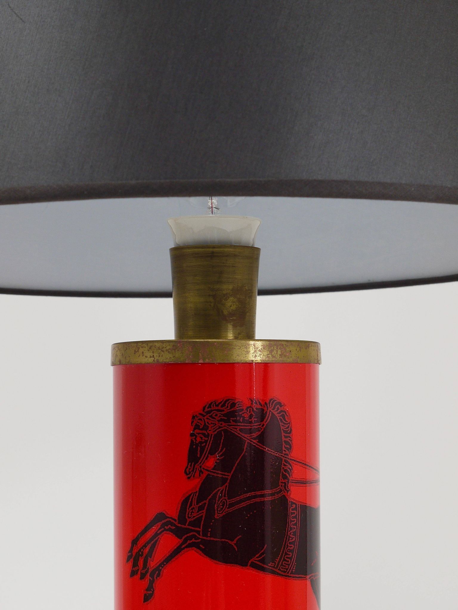 Piero Fornasetti Grande table lamp Bighe red and black mid-century, Italy, 1950s