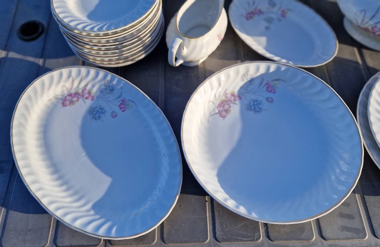 Apulum 54-piece porcelain dinnerware set