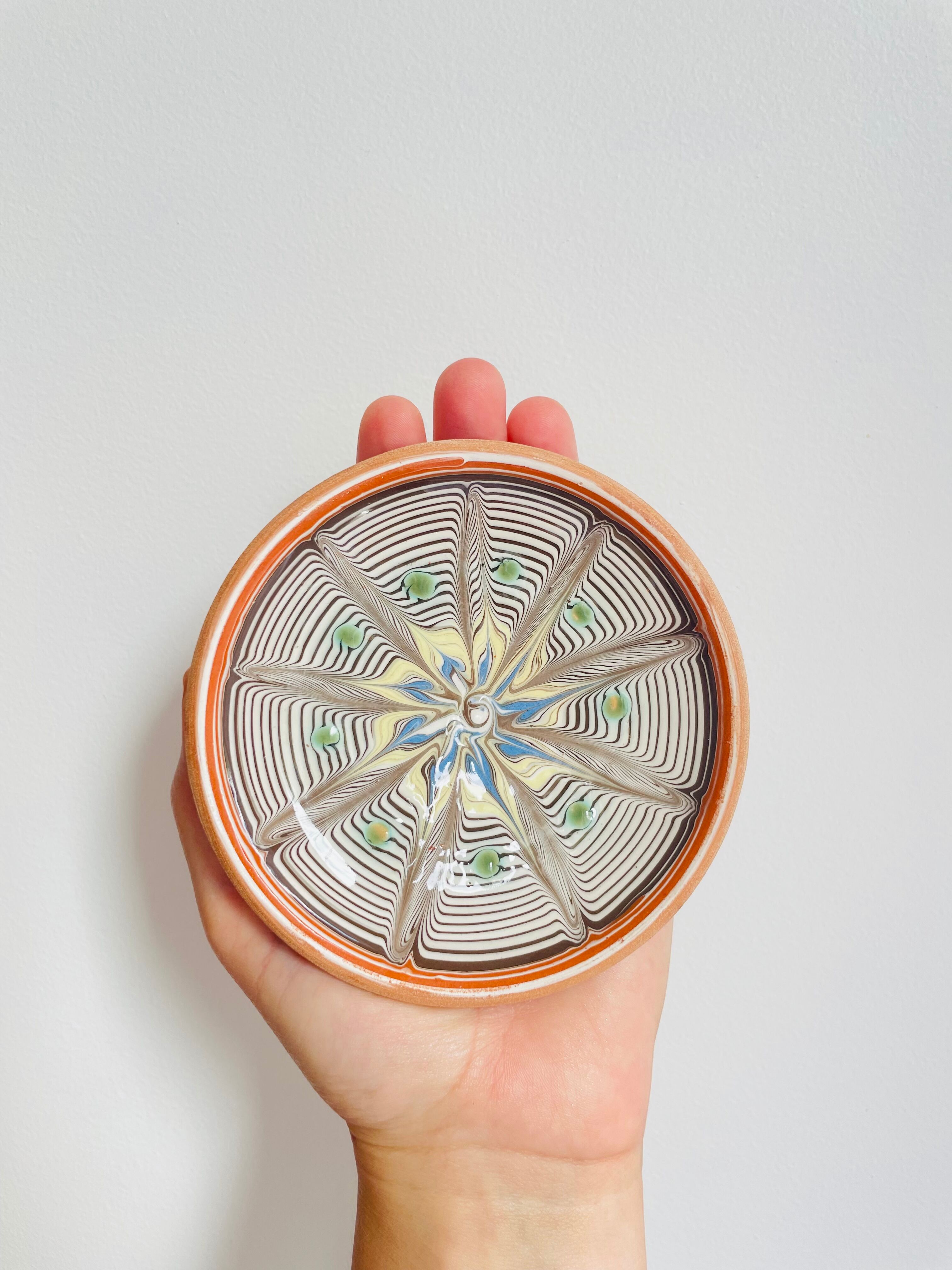 Romanian handicraft ceramic plate