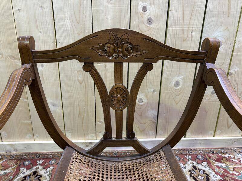Fauteuil curule , assise cannée