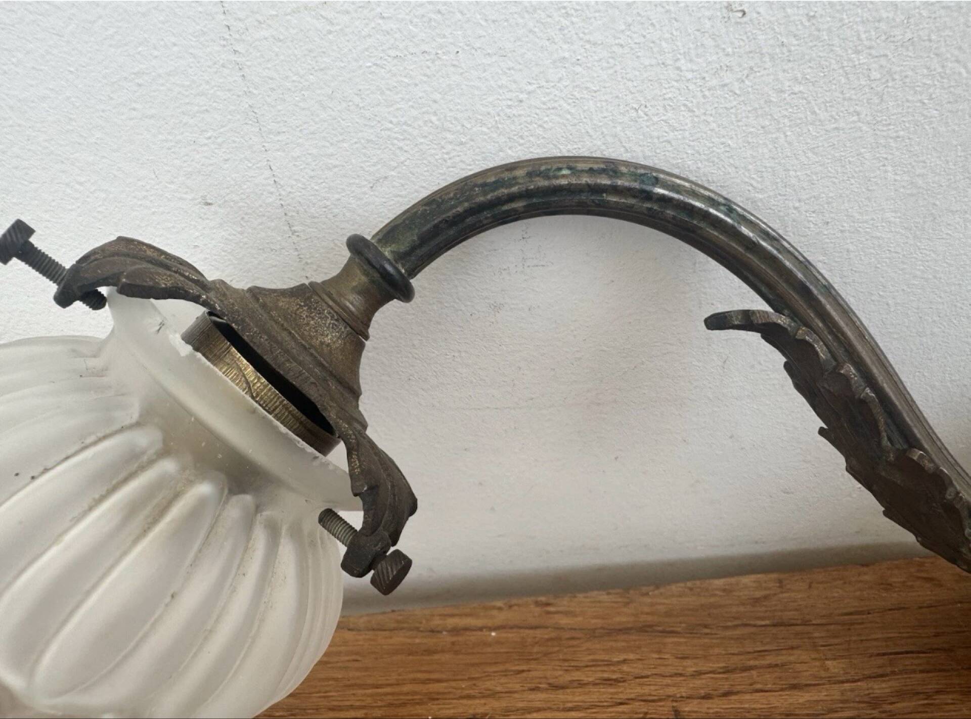 Antique bronze wall light in Louis XVI style - tulip-shaped glass paste flower.