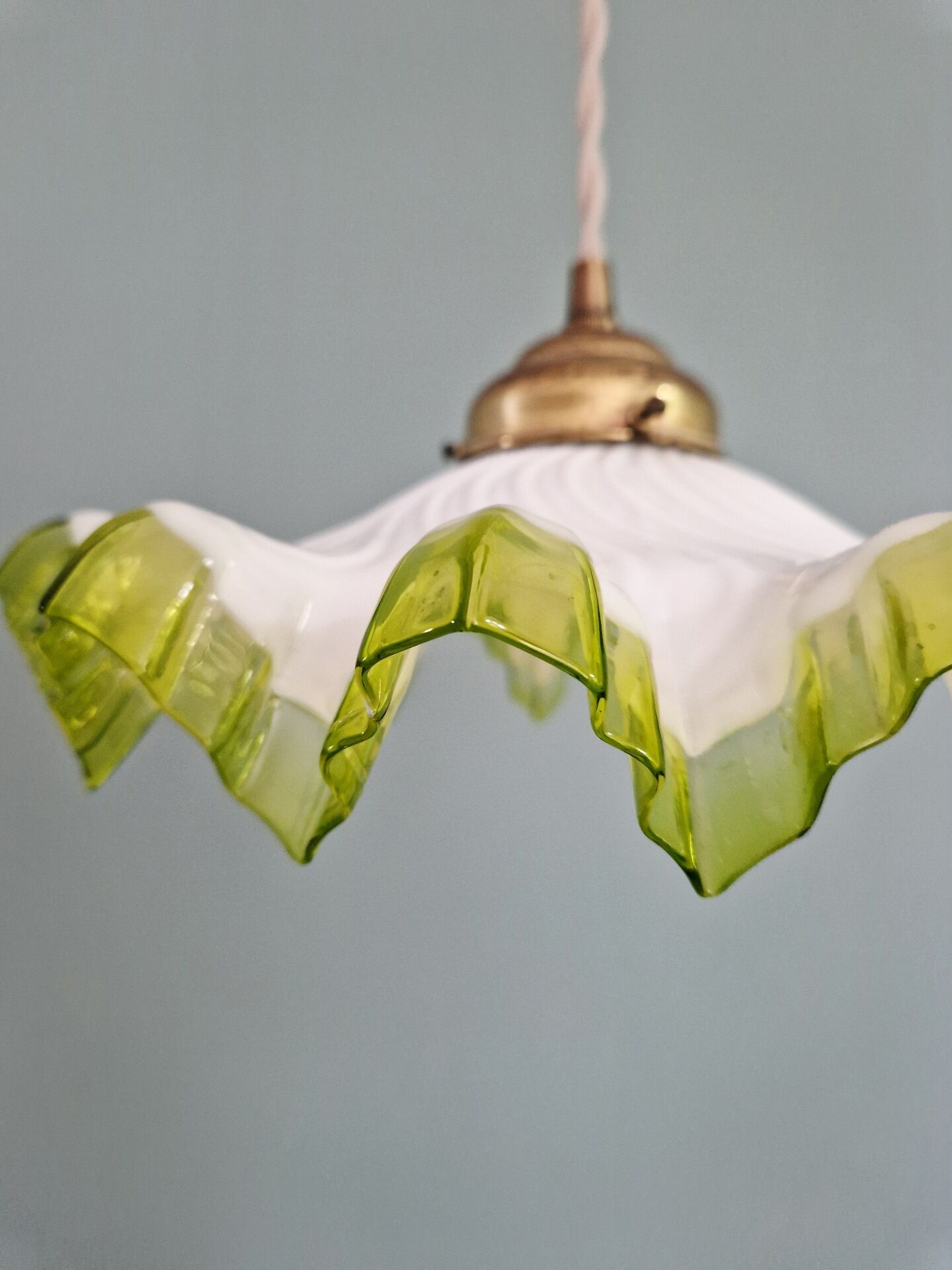 Art Deco suspension in white opaline with a scalloped design, 1920-30.