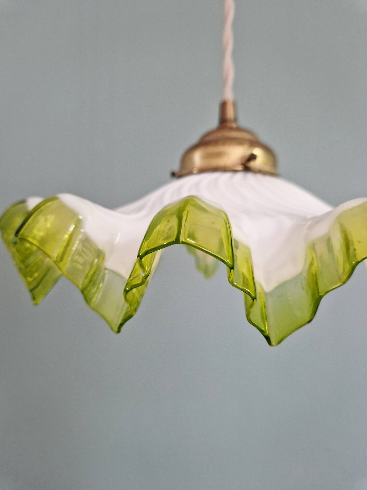Art Deco suspension in white opaline with a scalloped design, 1920-30.