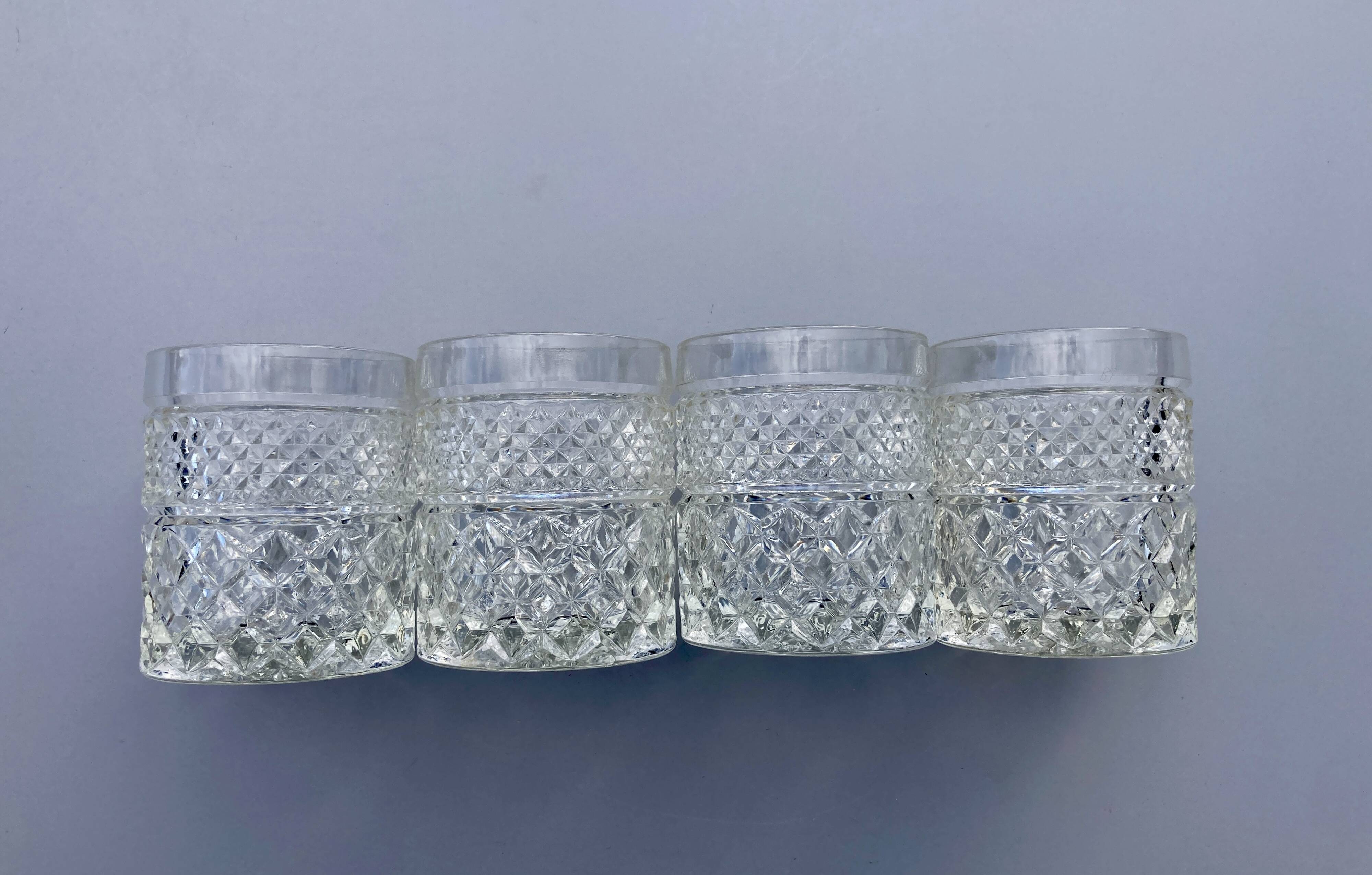 Set of 4 vintage glasses from the 60s-70s in moulded glass.