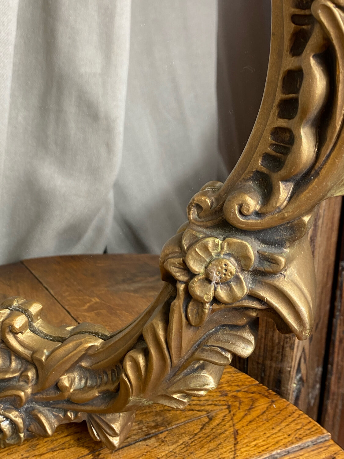 Rococo style mirror in wood and gilded stucco