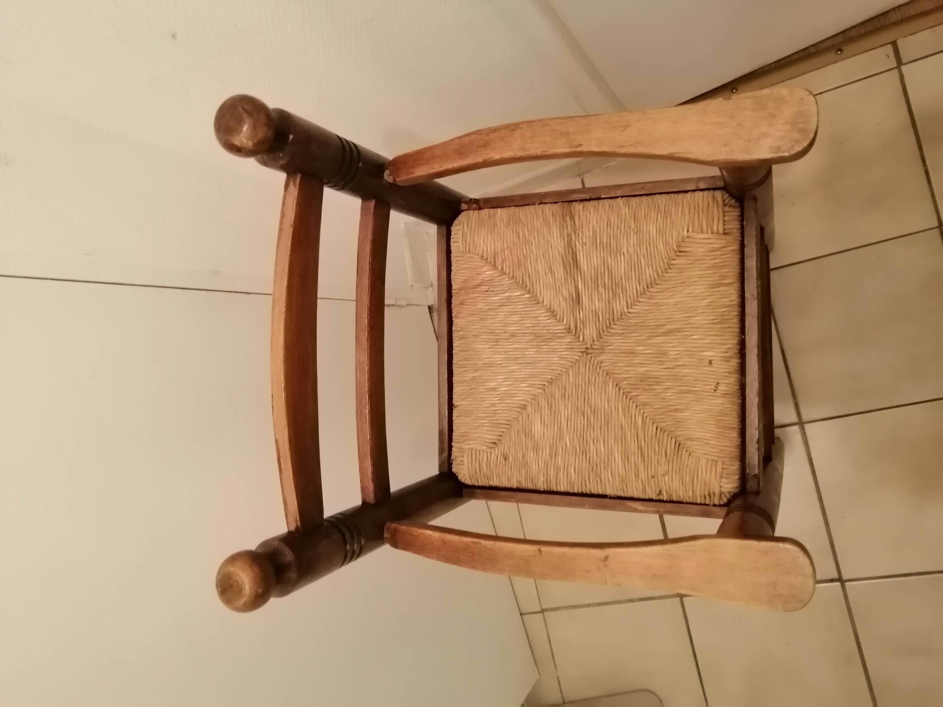 Chaise haute enfant vintage en bois et paille