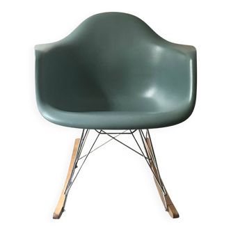Eames Plastic Armchair RE RAR rocking chair design, Vitra edition.