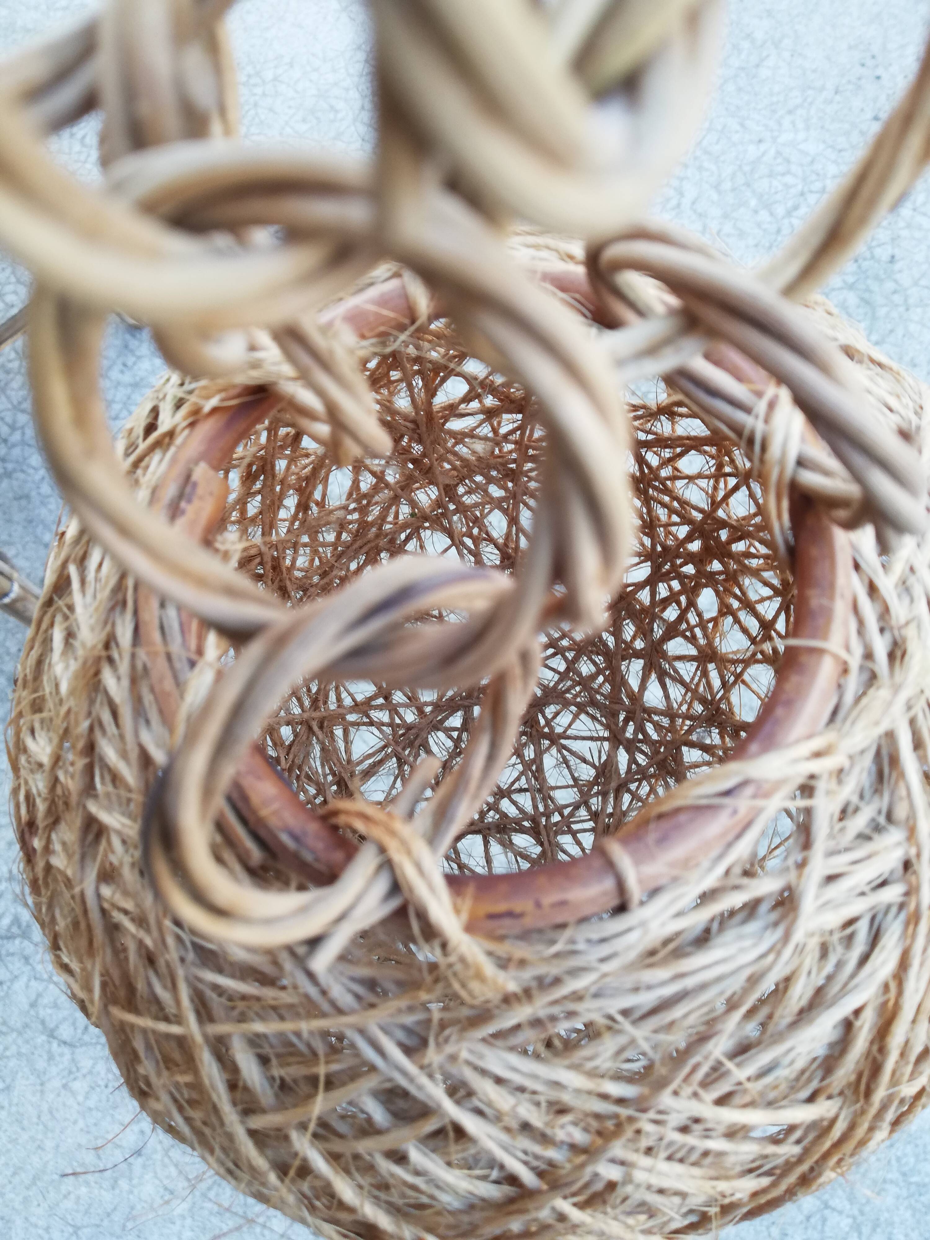 Suspension ball in line of rattan