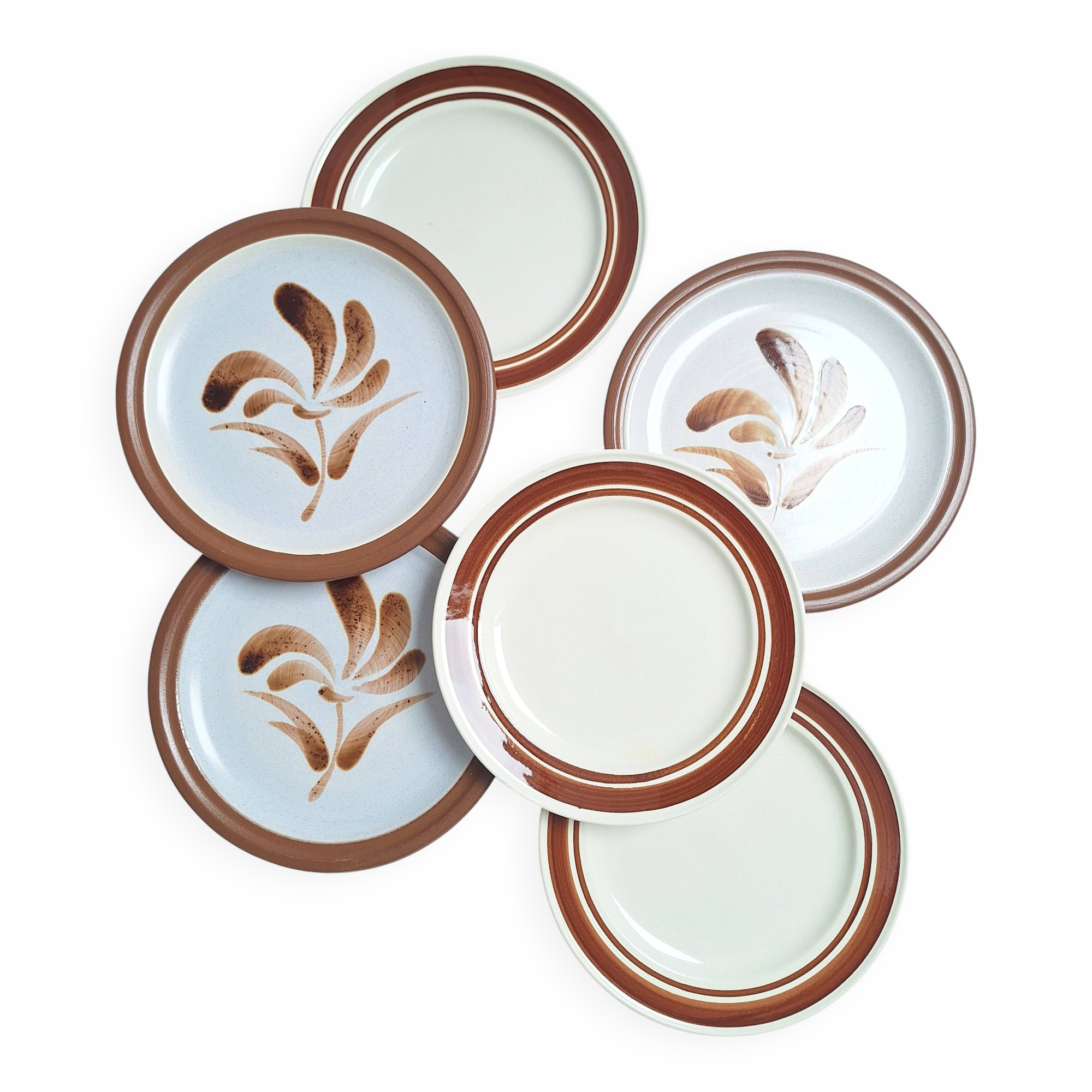 Assiette plates à fleurs marron années 1970