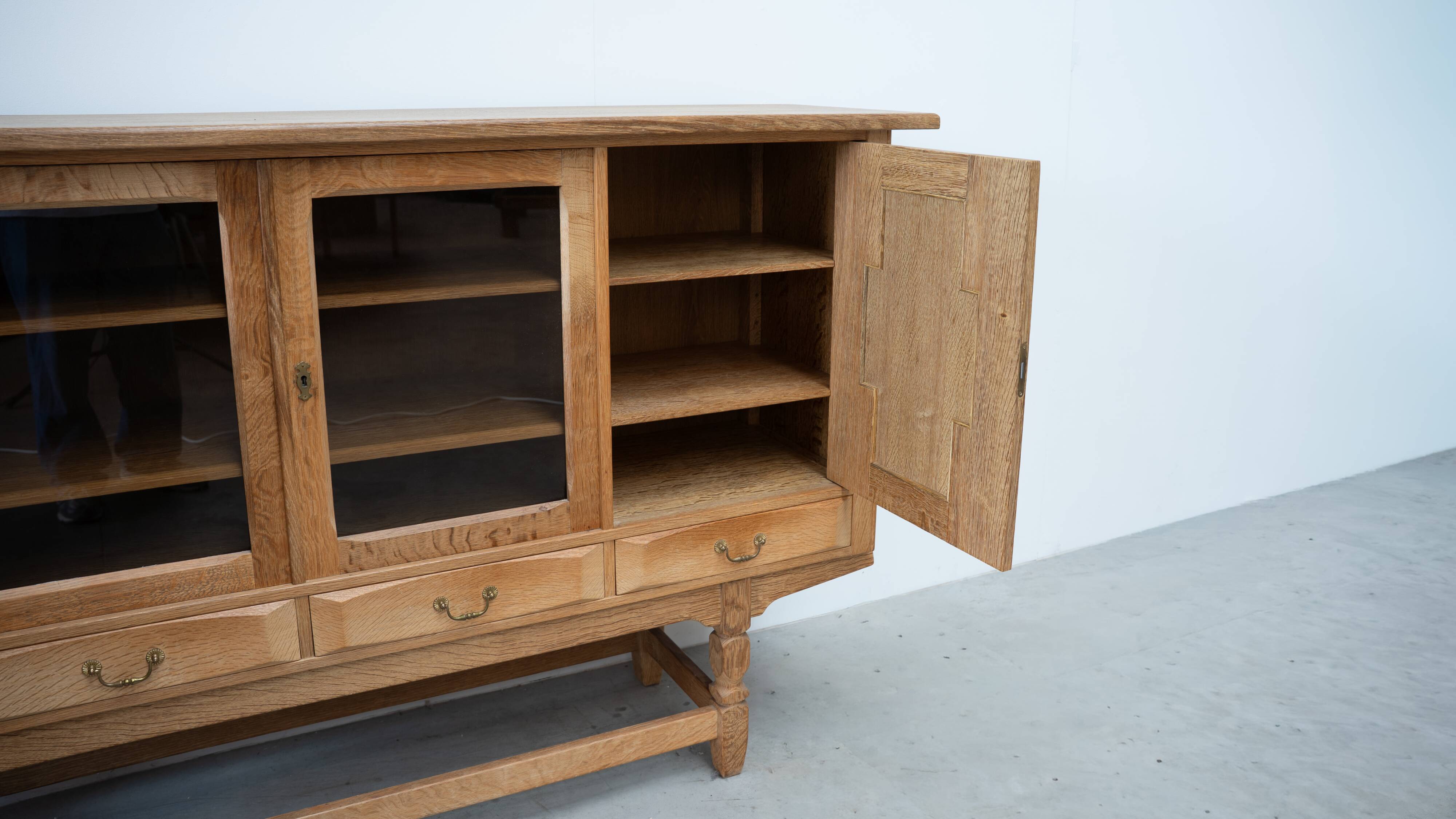 Buffet haut en chêne scandinave par Kjaernulf