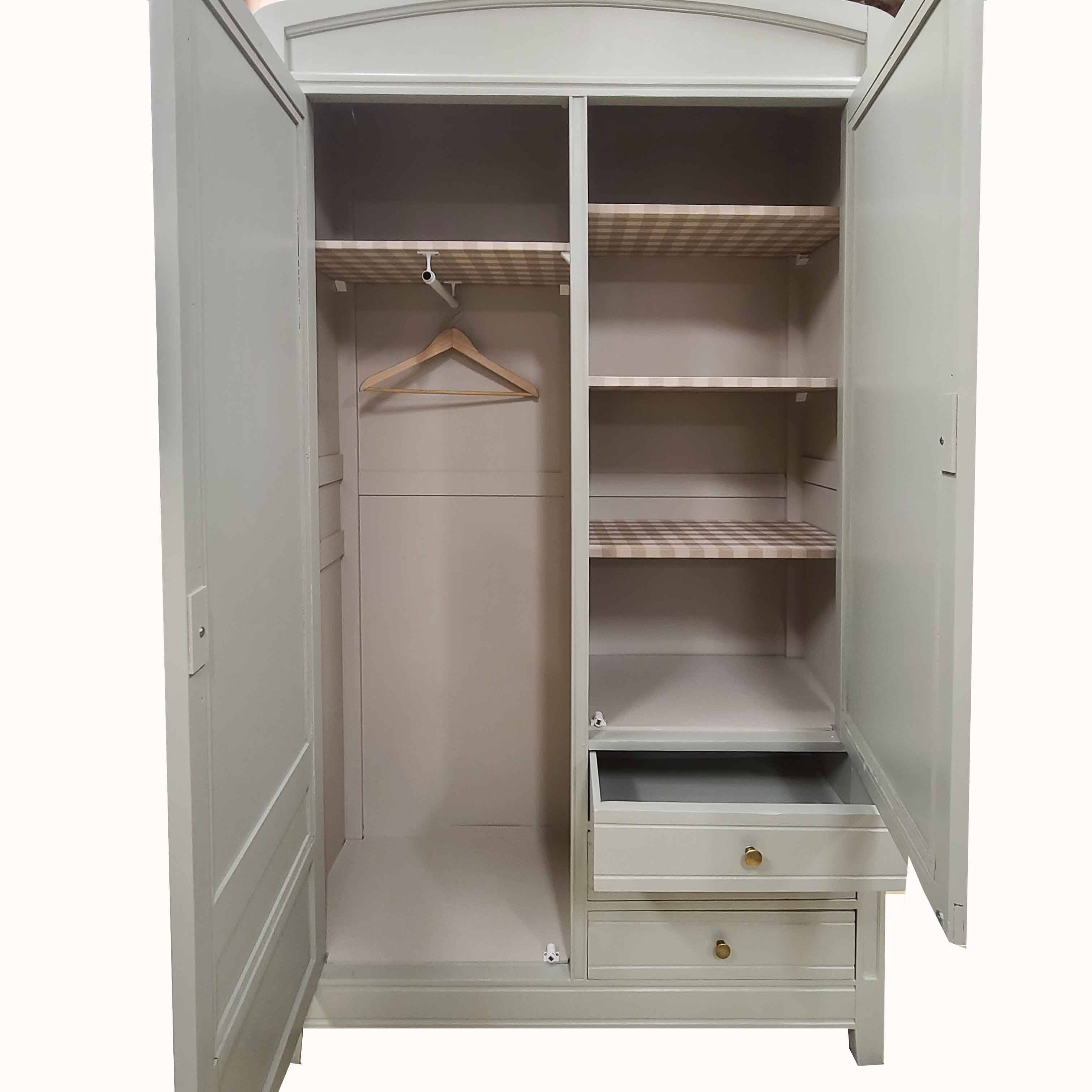 Armoire parisienne rénovée