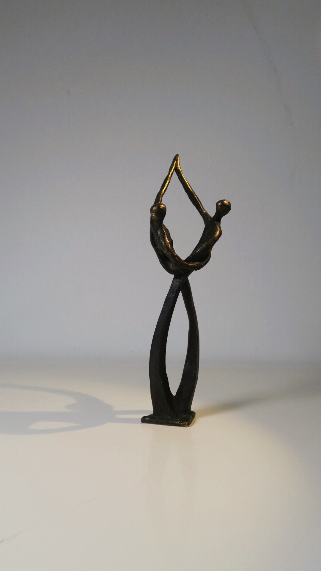 Sculpture bronzé "couple dansant" signé M.N