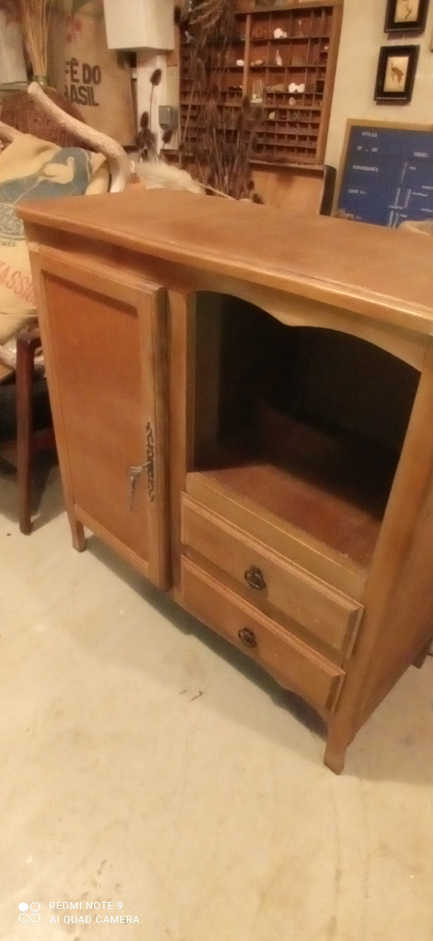 Chest of drawers or entrance furniture