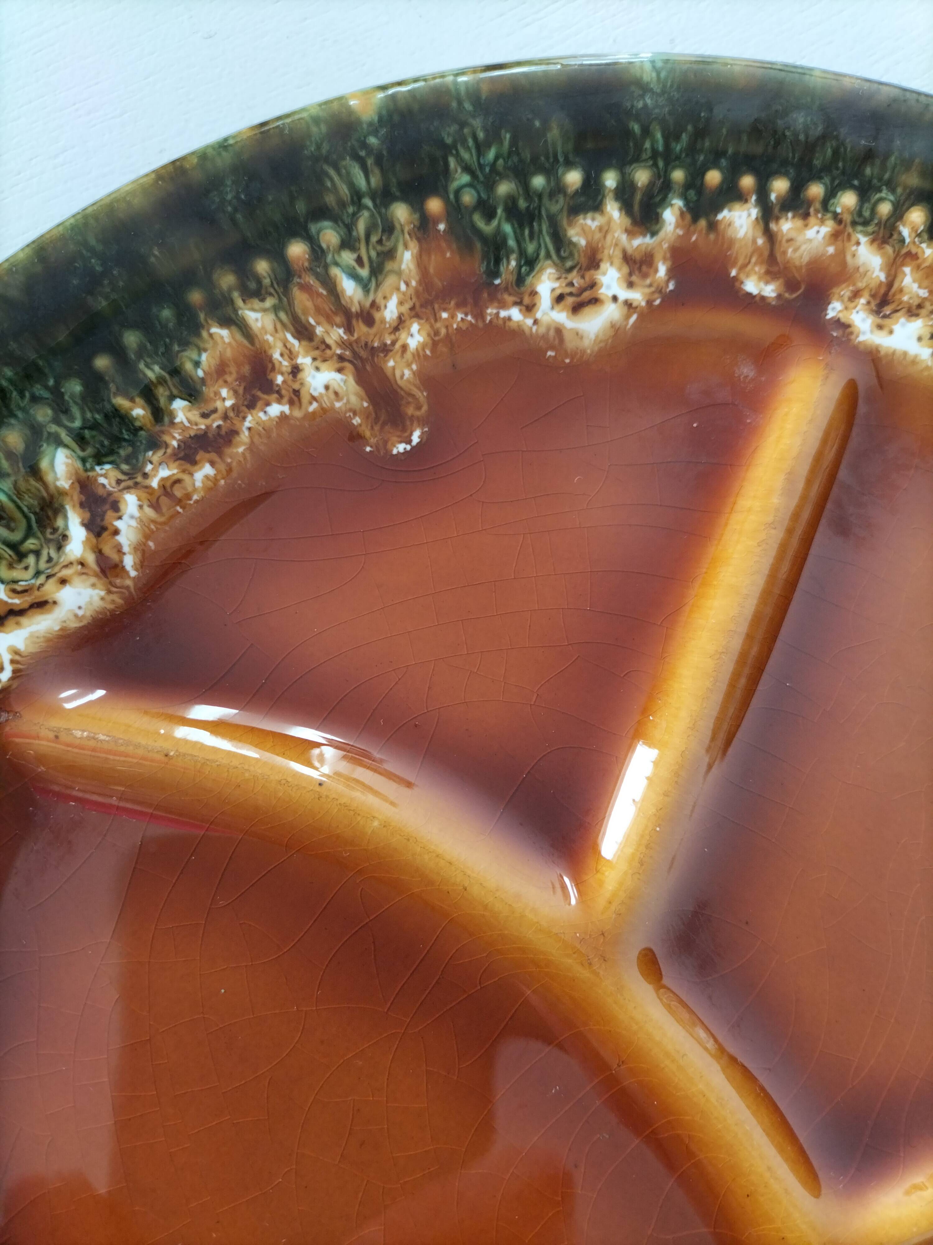 Set of 6 compartmentalised glazed ceramic plates, 1960s-70s.