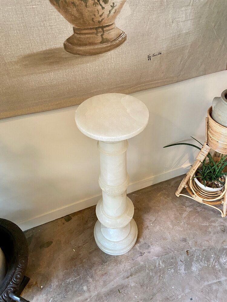 Column, white alabaster harness