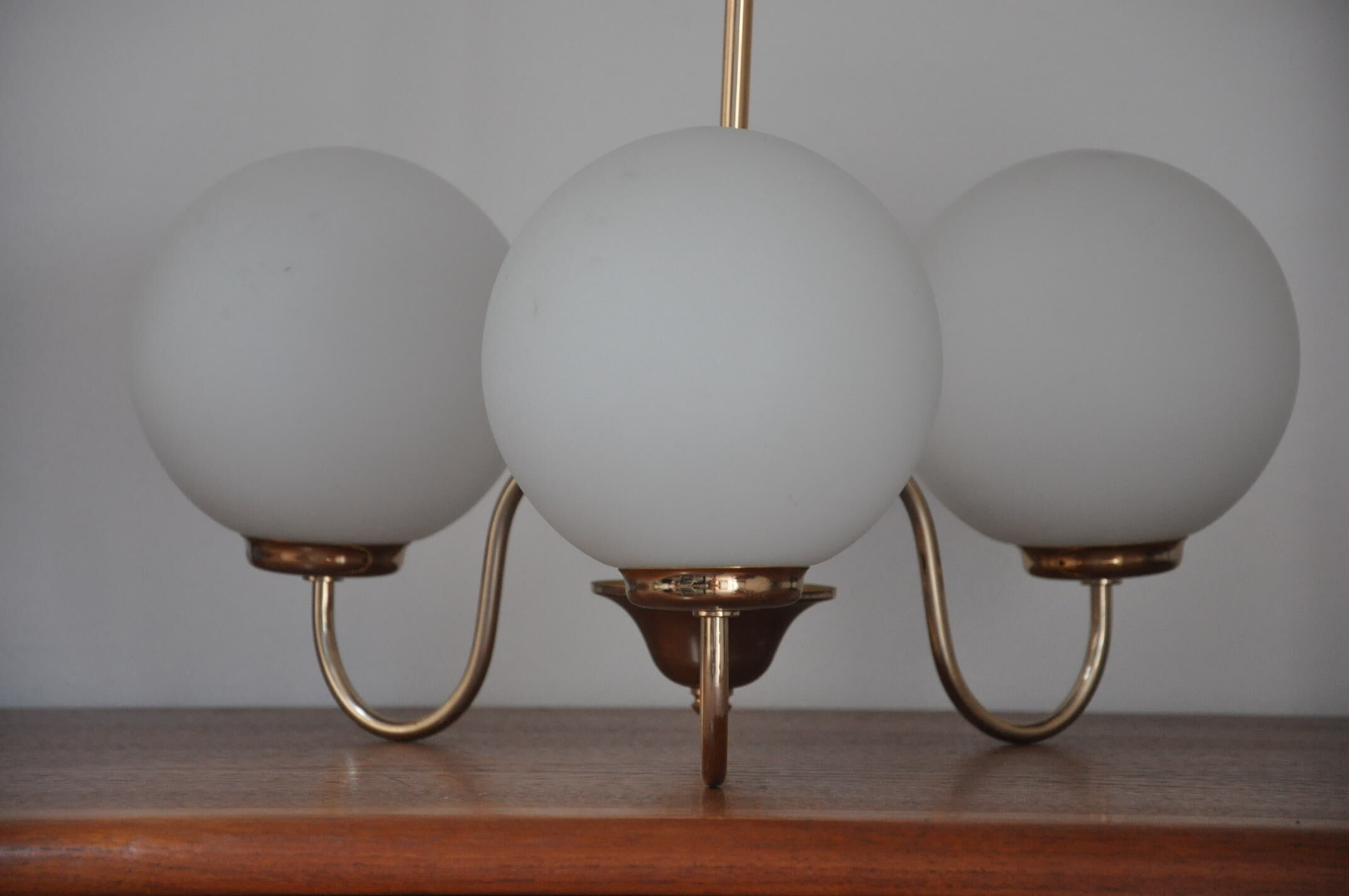 Brass and opaline luster