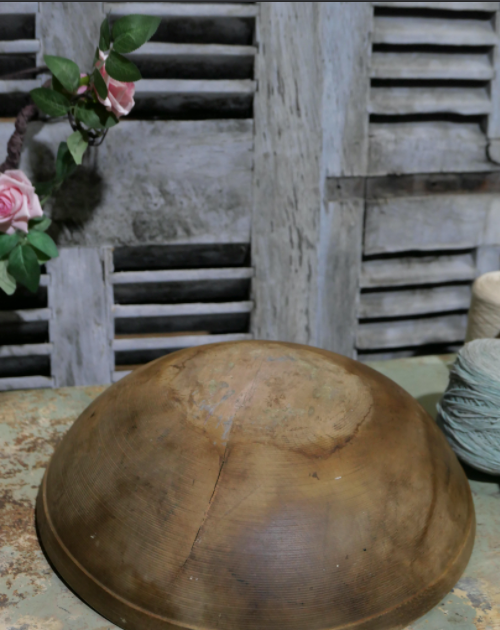 Wooden round hollow dish