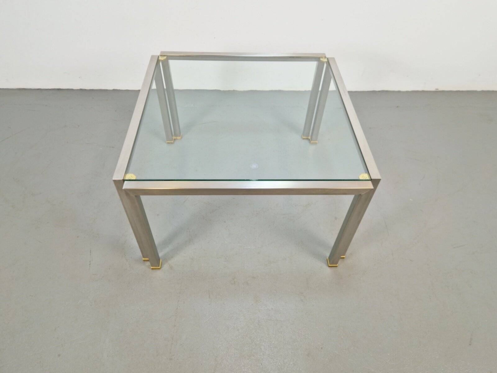 Table basse Regency T28 en laiton et verre de Peter Ghyczy, années 1970