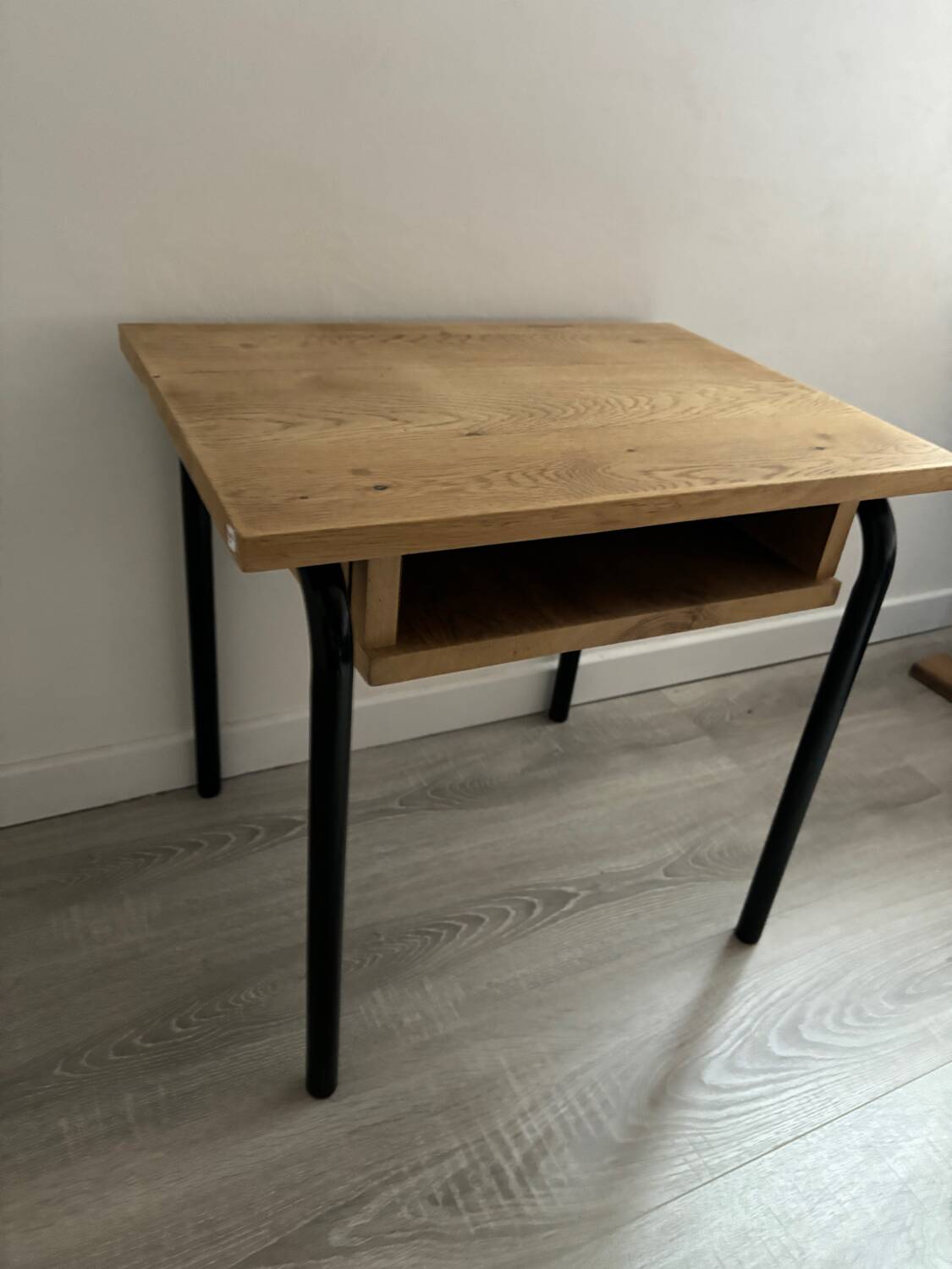 Children's desk in wood and metal