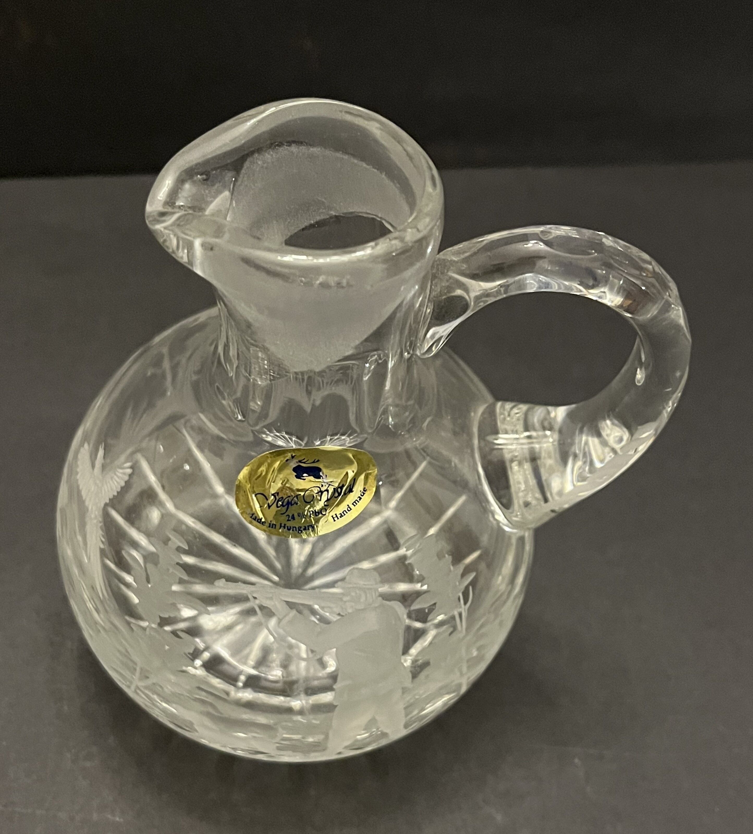 Small carafe in cut crystal