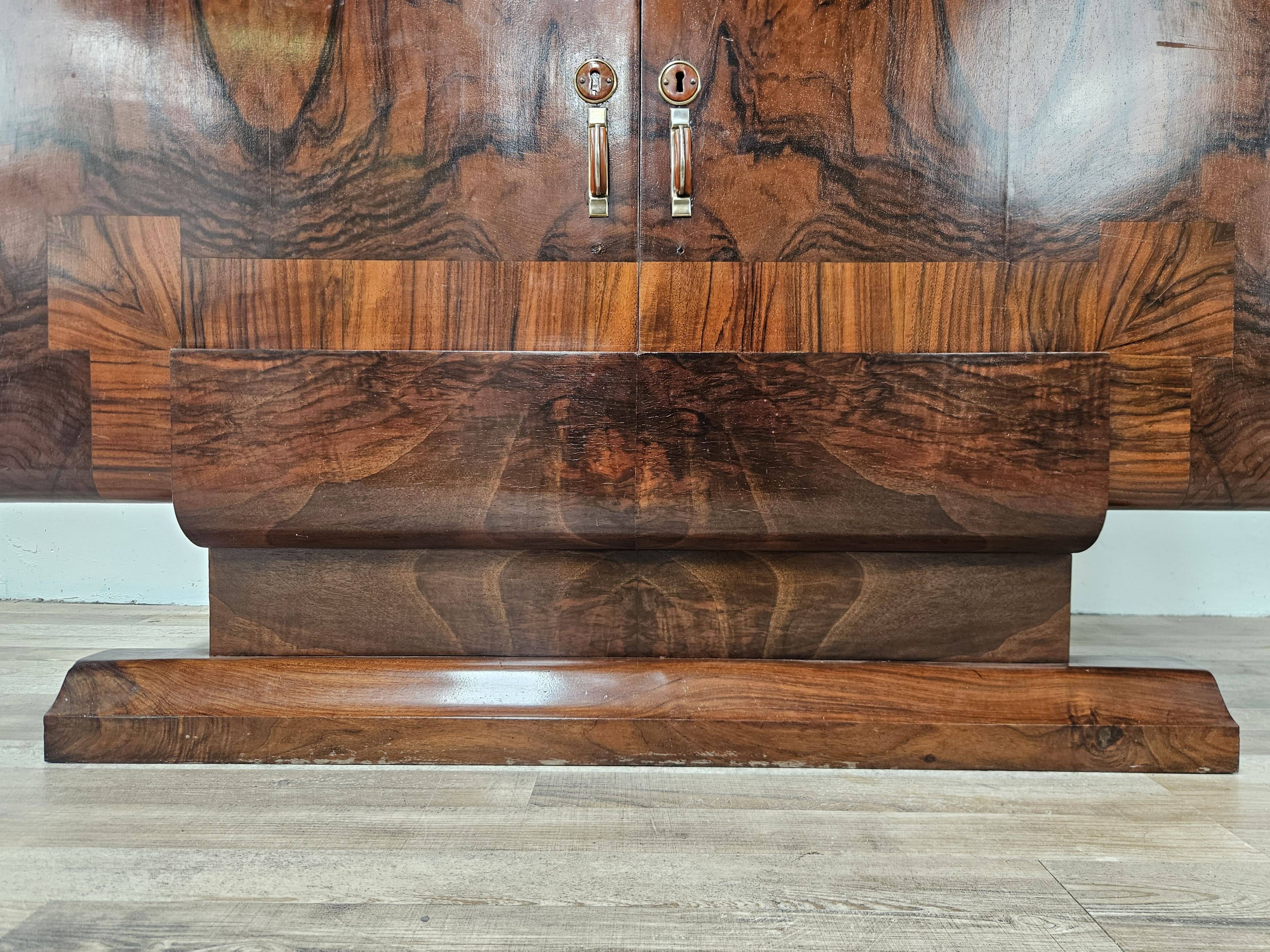 1940s Art Decò sideboard in walnut burl with mirror