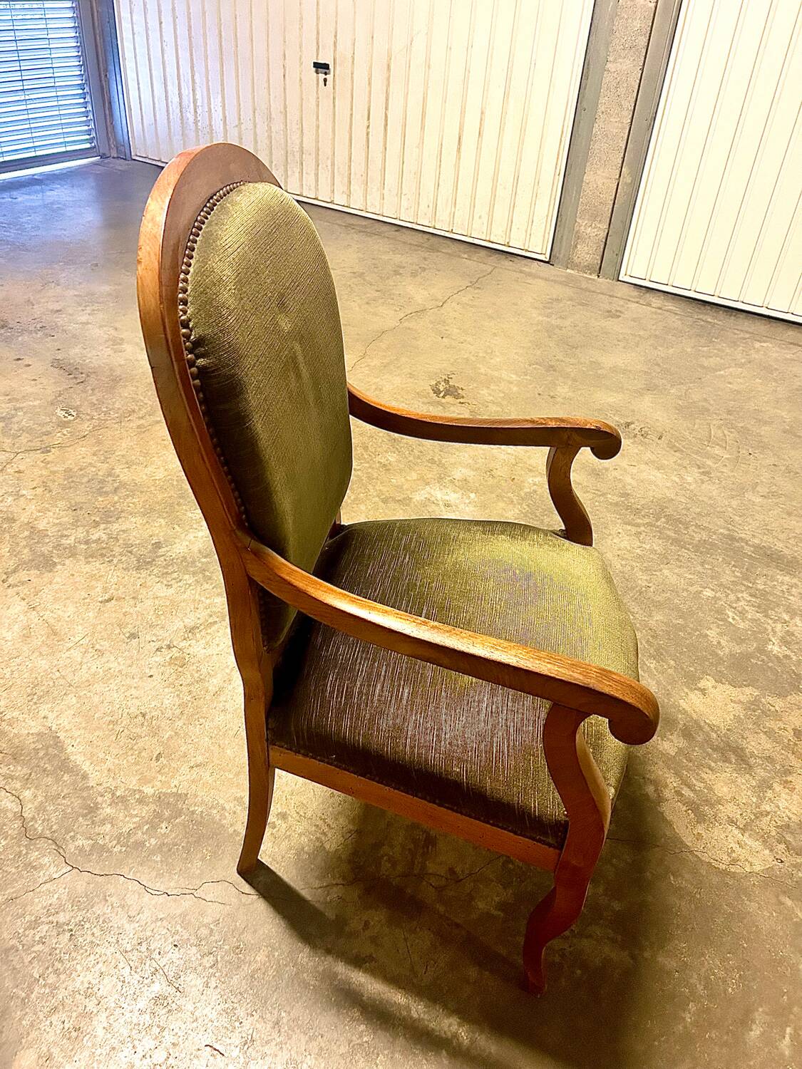 Authentique fauteuil Voltaire Louis-Philippe en noyer massif