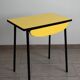 Petite table en formica jaune vintage