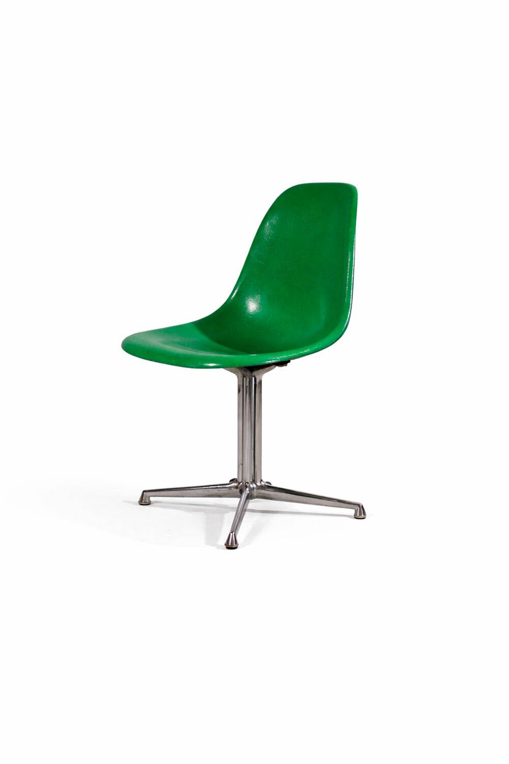 Set of 6 Charles Eames chairs