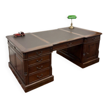 Very Large Classic English Partnerdesk