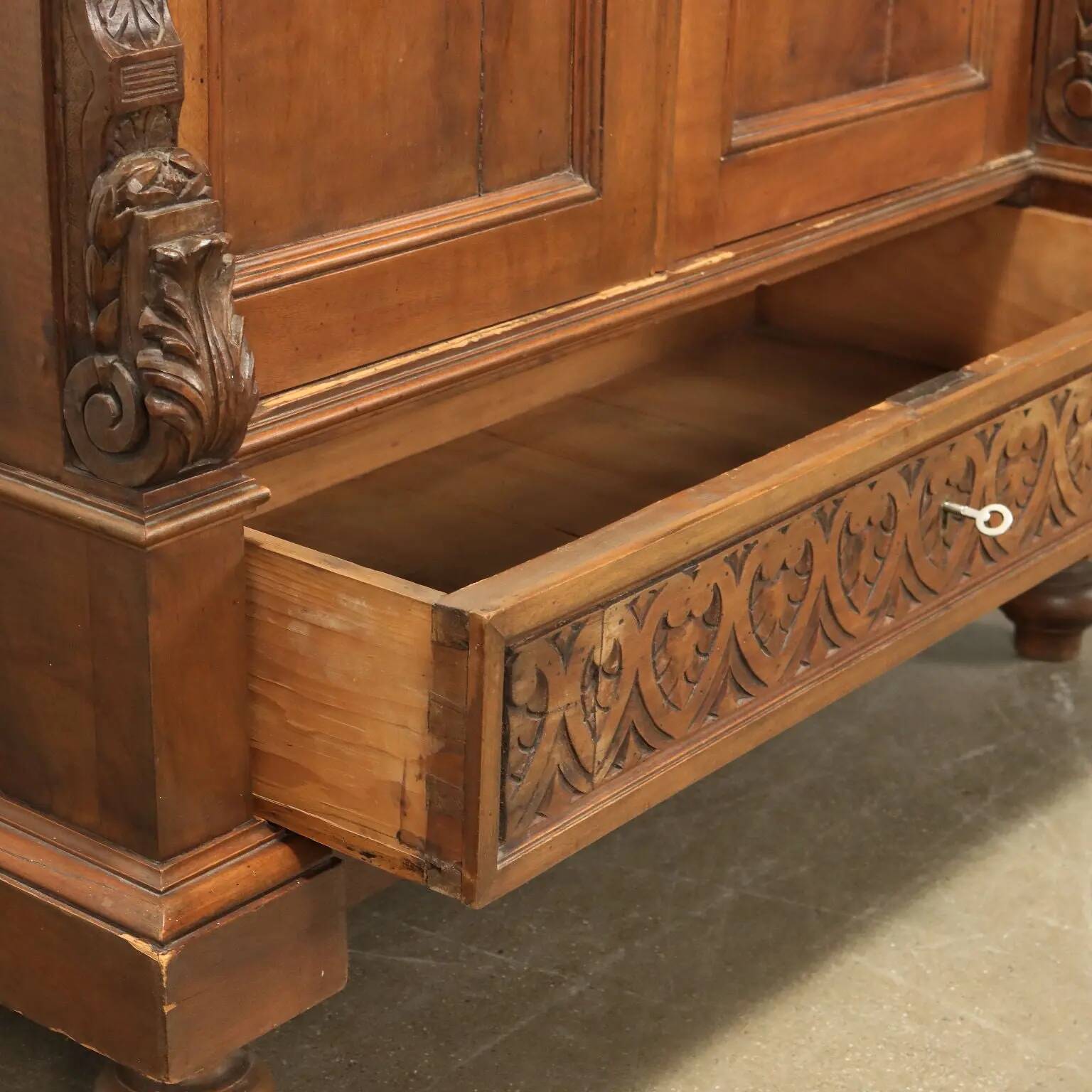 Antique neo-Renaissance walnut buffet, Italy, 19th century
