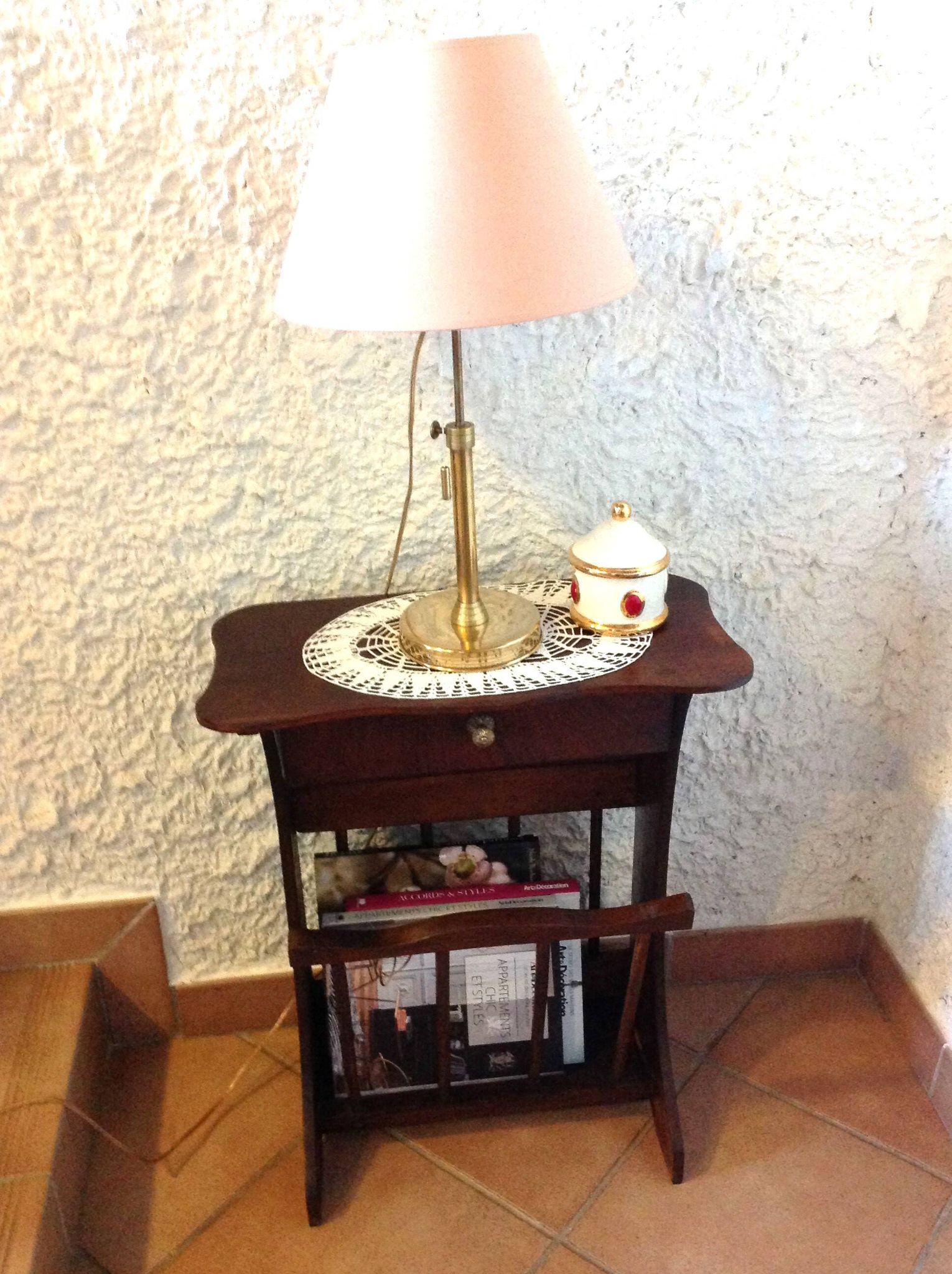 Magazine holder in varnished wood / vintage 60s