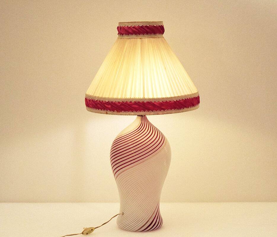 Dino Martens for Aureliano Toso Murano mezza filigrana table lamp from the 1950s