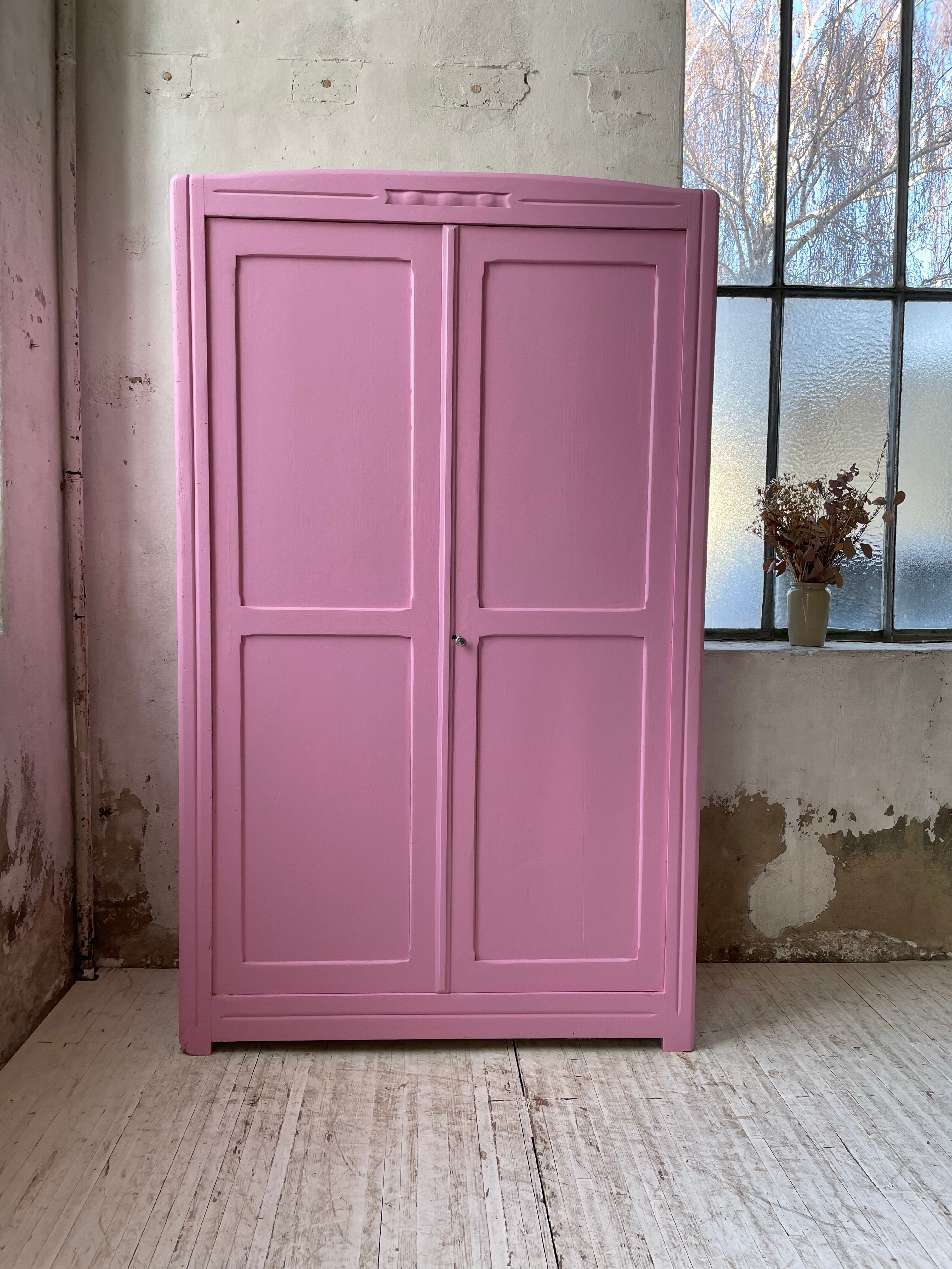 Pink knitted cabinet