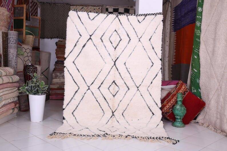 Traditional handmade wool Berber rug size 150 x 250 cm