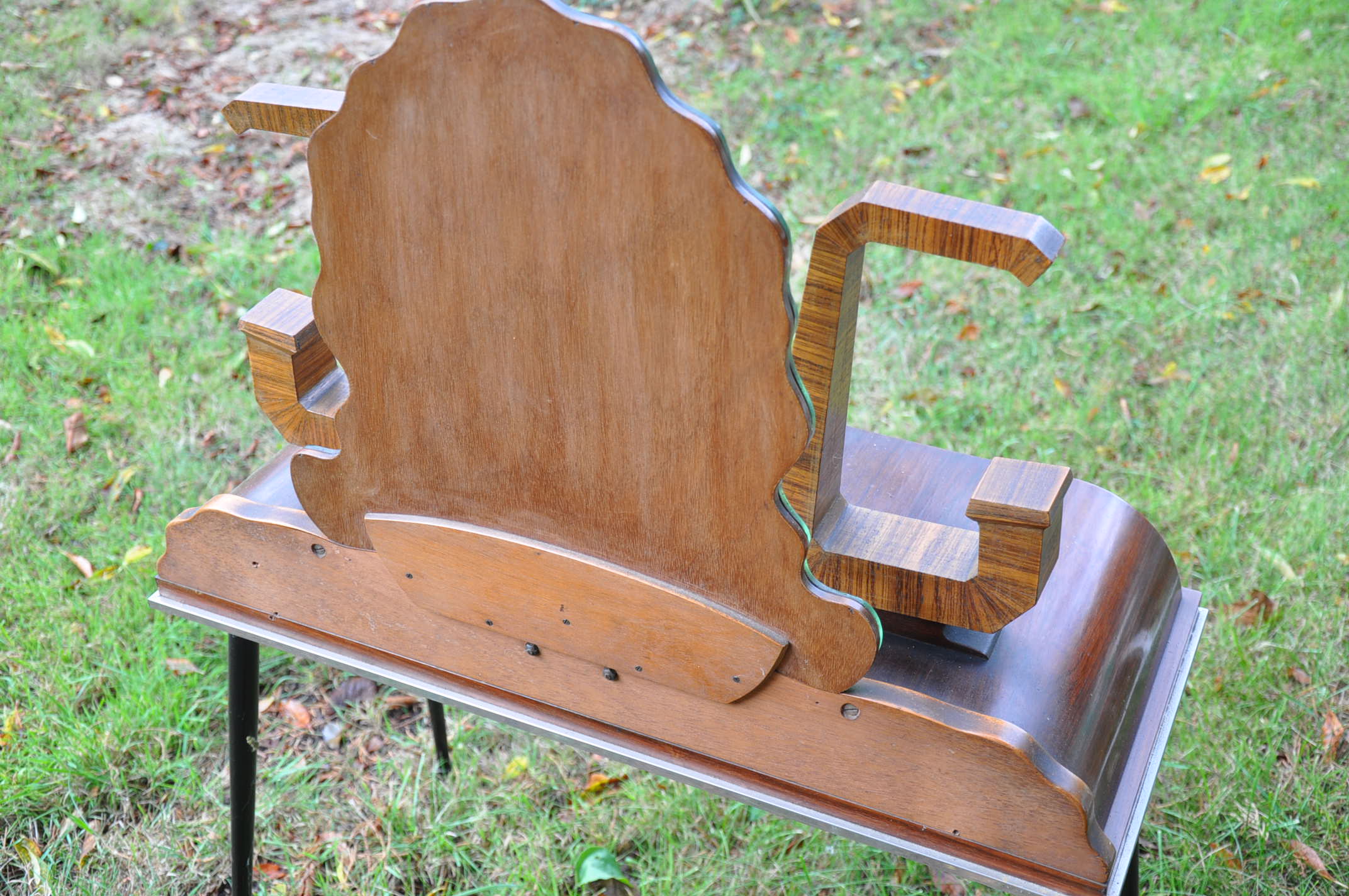 Child dressing table