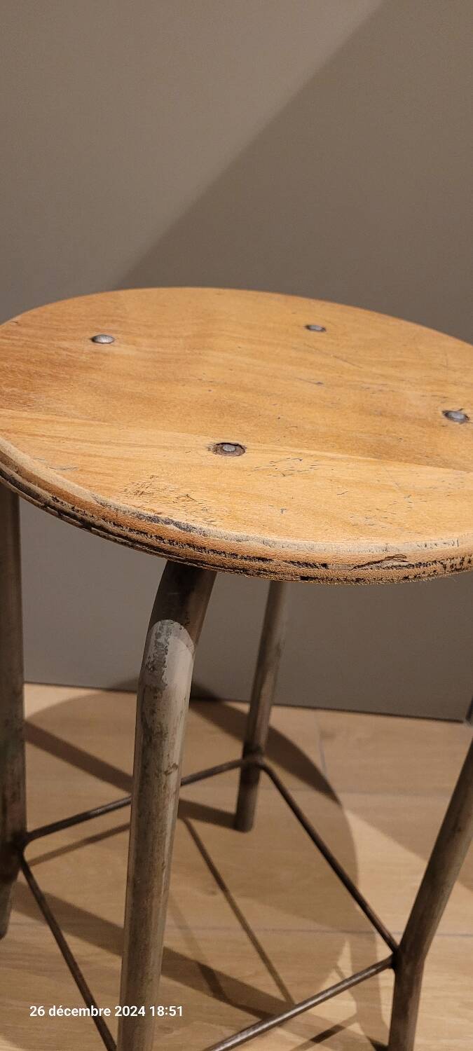 High workshop stool in wood and metal