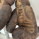 Ancienne paire de gants de boxe en cuir