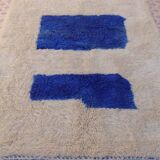 White Moroccan rug with abstract Klein blue patterns