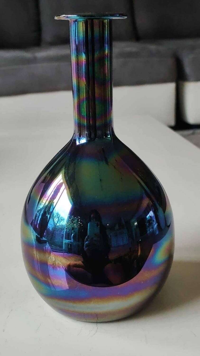Murano Iridescent ball vase/With iridescent reflections. Mary line. Dim 20 x 10 cm