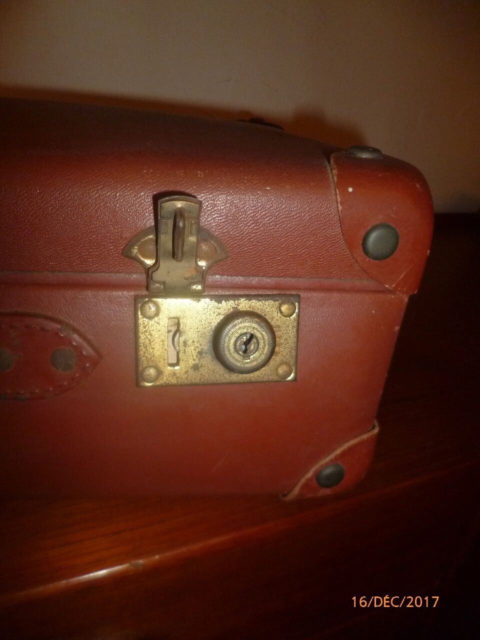 1940-1950 style cardboard suitcase