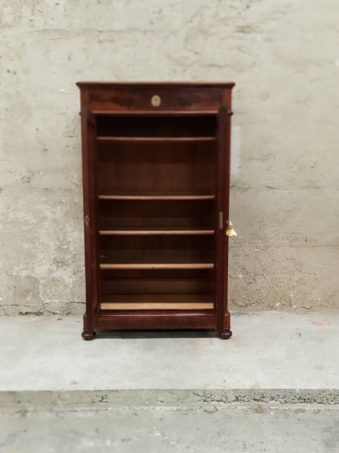 Mid-high mahogany furniture