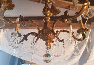 Lustre en bronze, style louis XV, papilles de cristal, début XXème